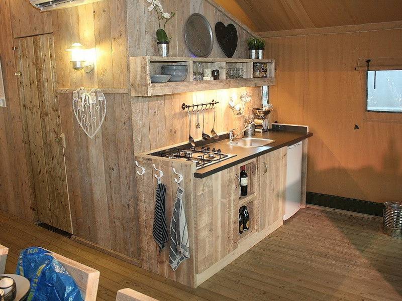 Vakantiefriesland — Safari tent in Lemmer on the water in Bant, IJsselmeer