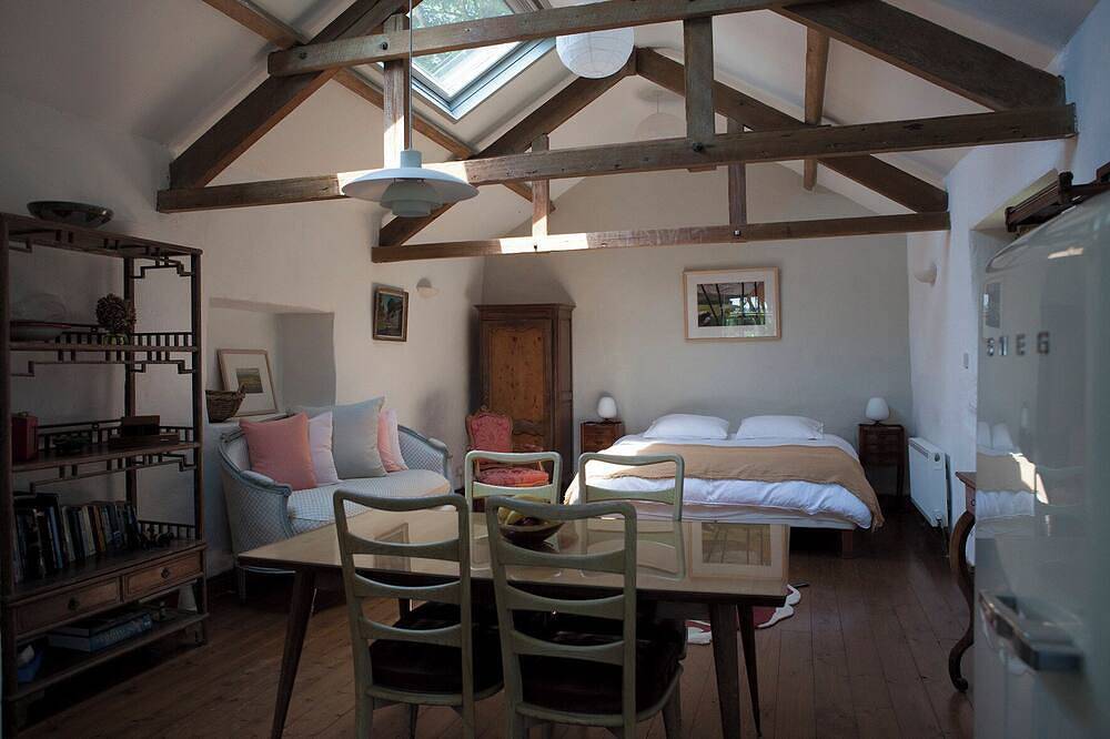 Charming old stables studio cottage in Skibbereen-West Cork, County Cork