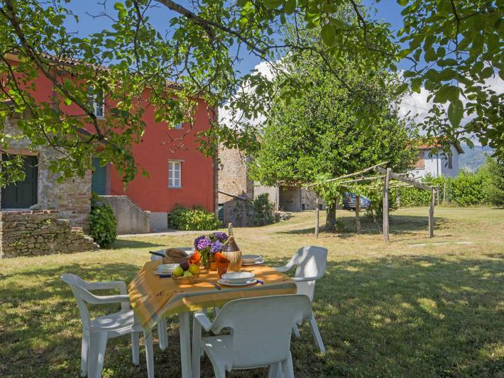 Location de vacances pour 9 personnes, avec jardin et terrasse, animaux acceptés à Barga - 2