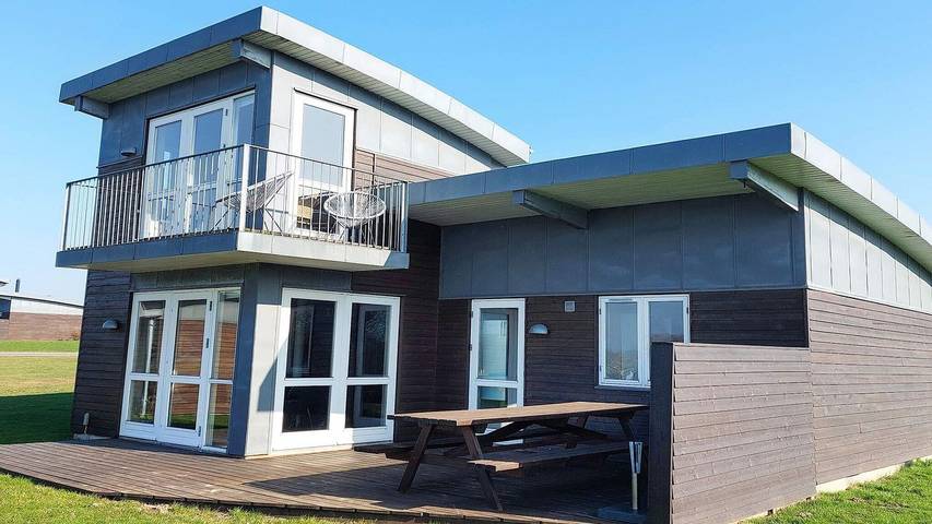 Ferienhaus für 9 Personen, mit Whirlpool und Sauna sowie Terrasse