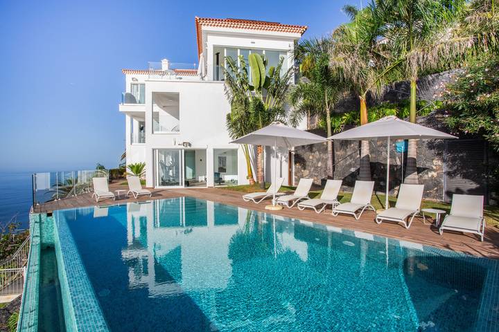Villa 'Crystal Ocean Villa' with Sea View, Heated Pool & Wi-Fi in El Sauzal, North Tenerife