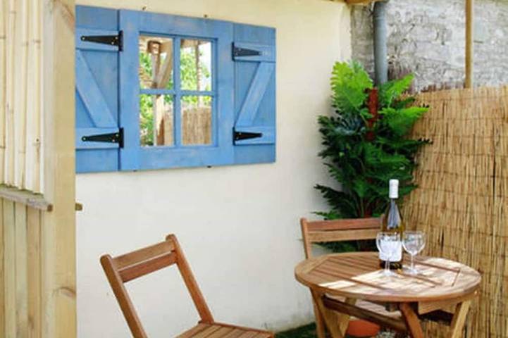 Gîte pour 2 personnes, avec jardin à Courtils - 4