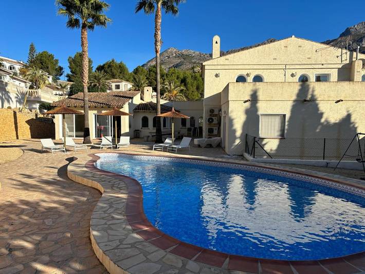 Casa rural para 25 personas, con jardín además de vistas y piscina en Callosa de Ensarriá - 2