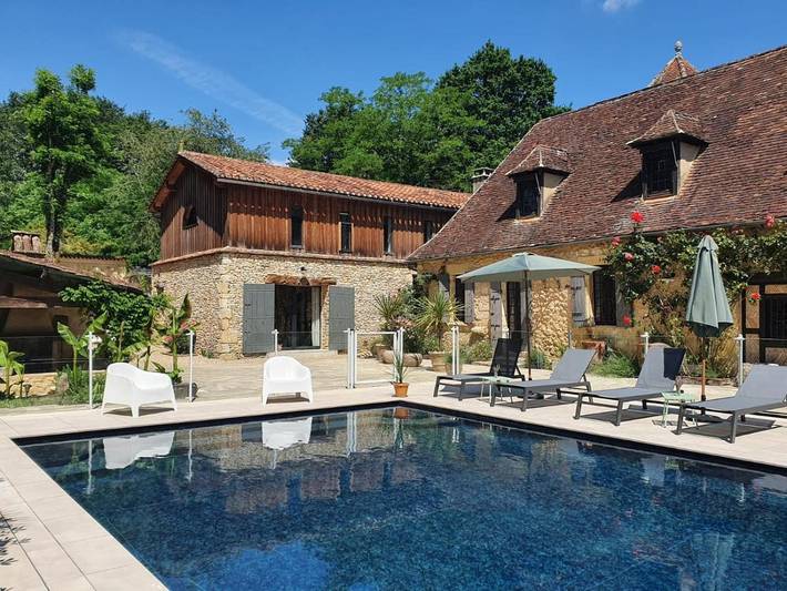 Location de vacances pour 6 personnes, avec Terrasse et Jardin ainsi que Piscine et Vue à Cause-de-Clérans