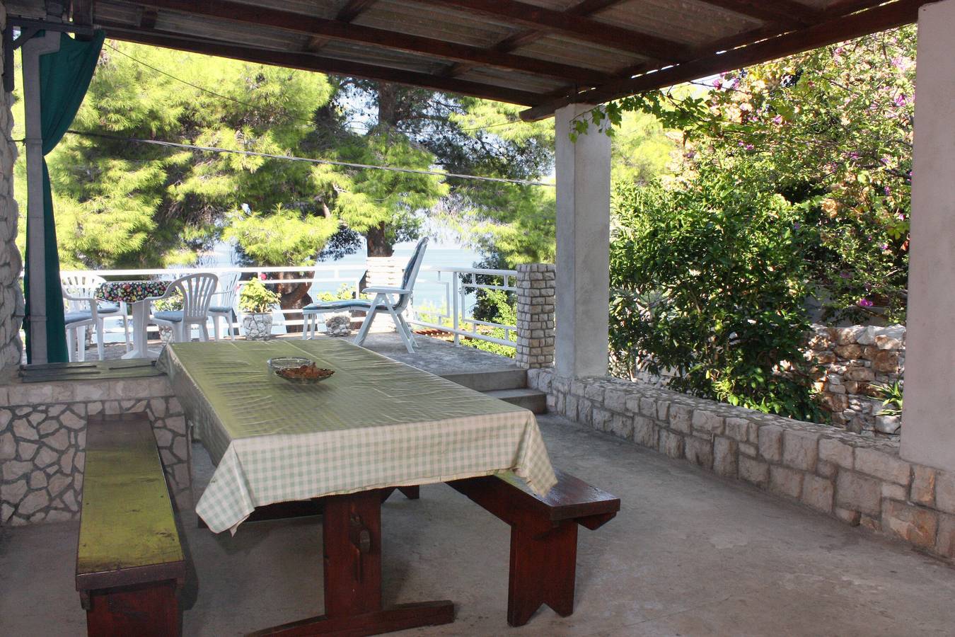 Ganze Wohnung, 3-Zimmer-Ferienwohnung am Strand Necujam, Solta A-5186-a in Necujam, Solta