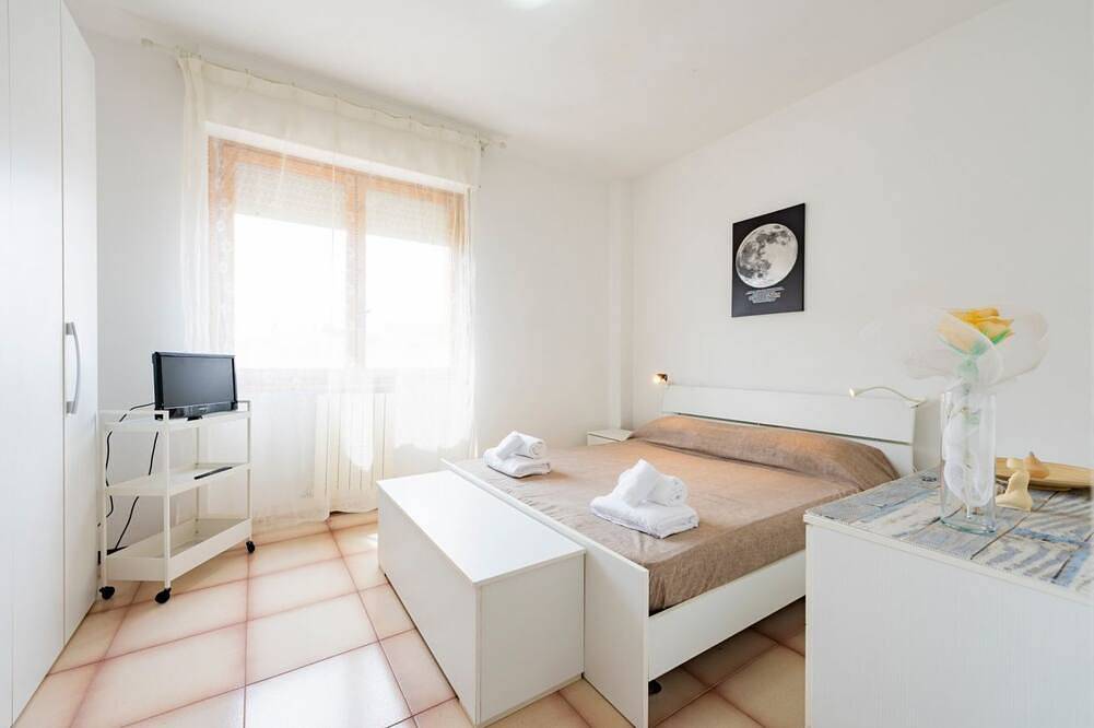 Entire apartment, Guesthost - Lovely Flat 100m from Sea with Terrace in Francavilla al Mare, Chieti Province