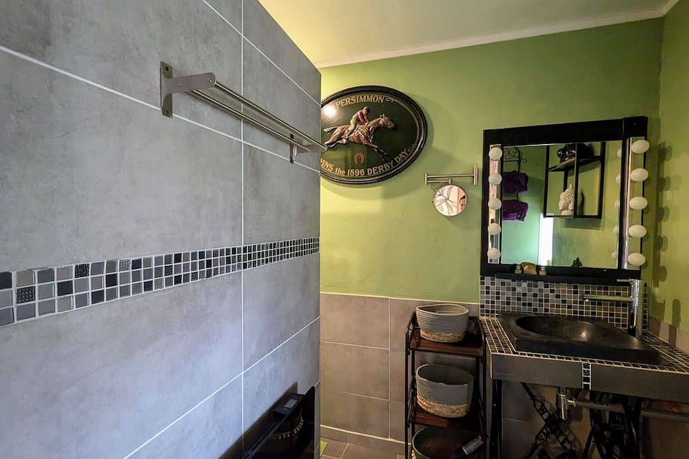 Renovated rural charm in peaceful setting in Saint-Victor-sur-Arlanc, Regionaal natuurpark van Livradois-Forez