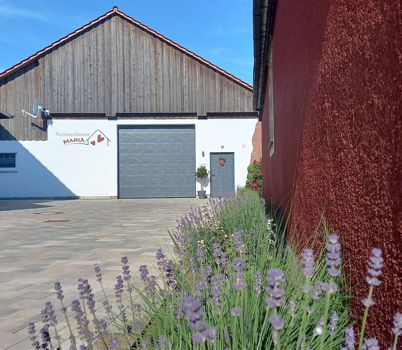 Ferienscheune Maria - Ferienwohnung Carina mit ebenerdiger Südterrasse in Lichtenfels (Bayern), Oberes Maintal - Coburger Land