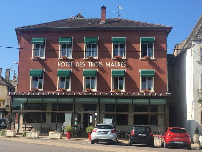 Hôtel pour 3 personnes, avec Terrasse et Vue à Verdun-sur-le-Doubs