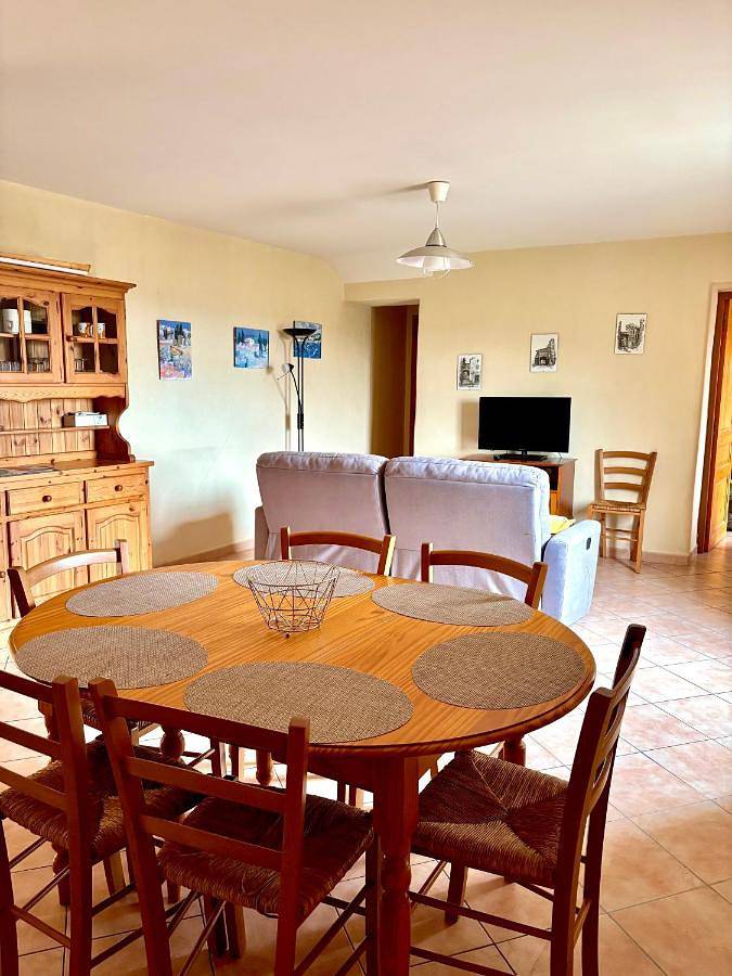 Three-Bedroom Home in Aubignas, Privas (arrondissement)