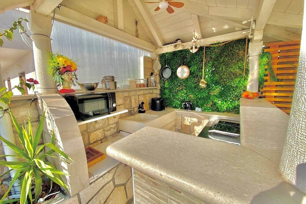 Exclusive Studio with Breakfast included + Private Jacuzzi & Outdoor Kitchen in Hvar City, Hvar