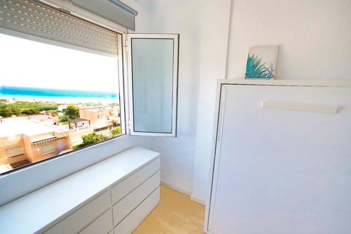 Bungalow para 6 personas, con terraza además de jardín y vistas, Se admiten mascotas en Gran Alacant