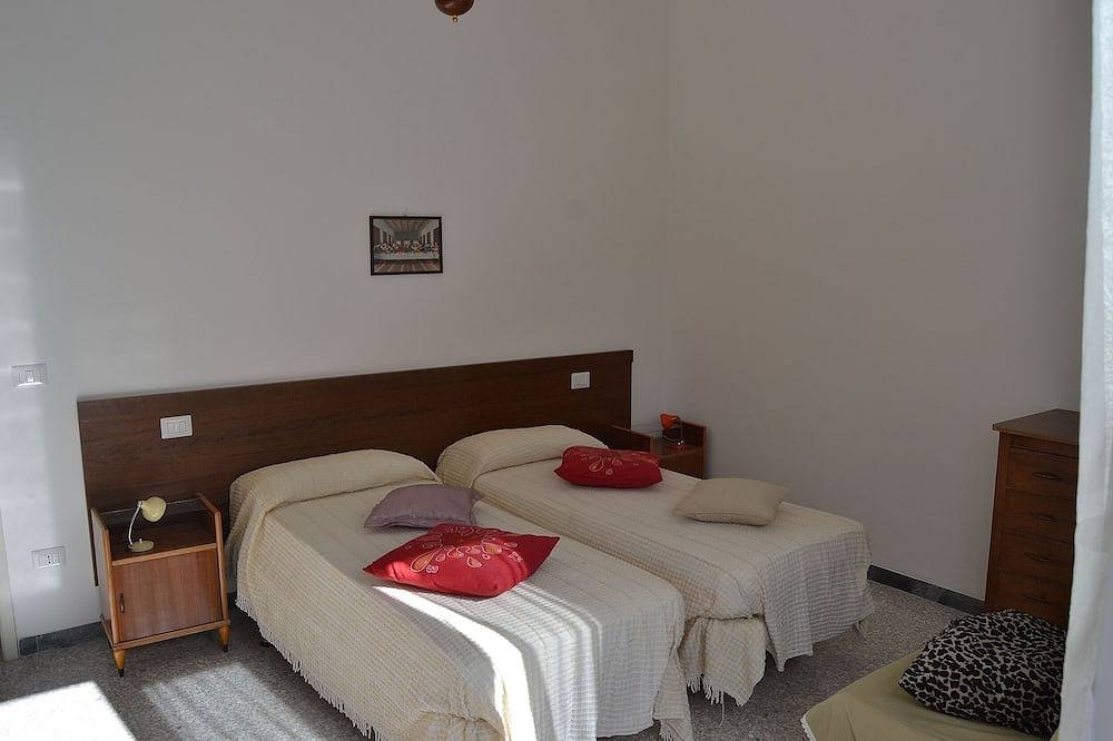 Entire apartment, Air conditioning, wifi and wall internet, 150 meters from the sea, 450 meters from the center in Roseto degli Abruzzi, Adriatic Coast Abruzzo