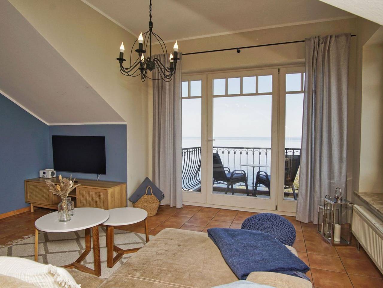 Ganze Ferienwohnung, Haus am Meer - Ferienwohnung mit traumhaftem Meerblick - Haus am Meer Fewo 12 in Lohme, Nationalpark Jasmund