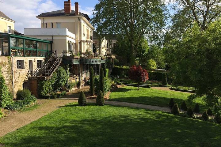 Location de vacances pour 13 personnes, avec balcon à Seiches-sur-le-Loir