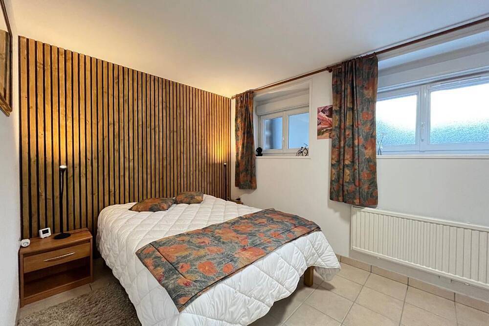 Entire apartment, Pleasant T2 in La Bourboule, South Terrace, Wifi, Parking in La Bourboule, Volcans d'Auvergne Regional Nature Park