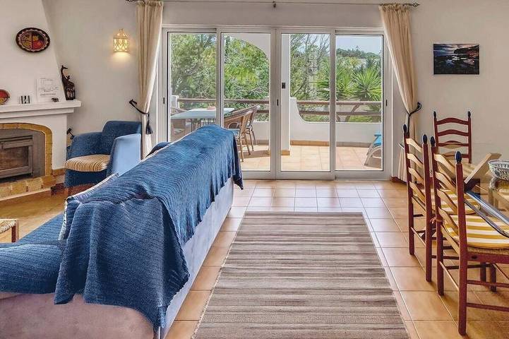 Chalet für 4 Personen, mit Balkon und Pool sowie Garten an der Algarve