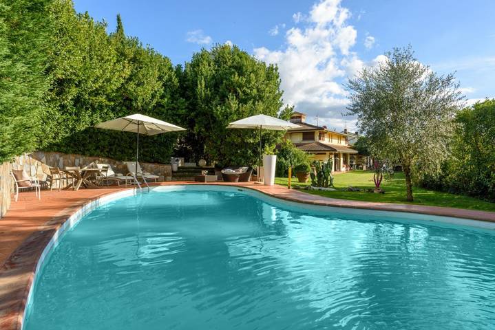 Villa per 10 persone, con giardino e piscina a Terranuova Bracciolini