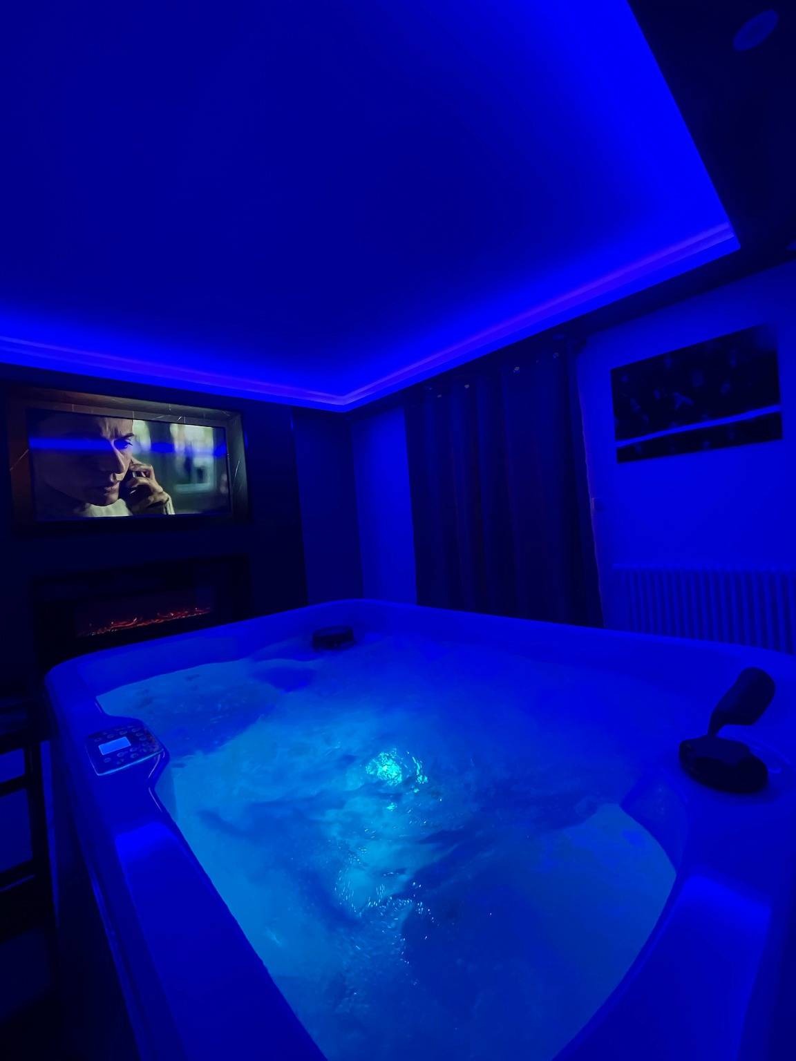 Casa Vacacional 'La Casa De Lové Suite Jacuzzi' con Jardín Privado y Wi-Fi in Melun, Sena y Marne