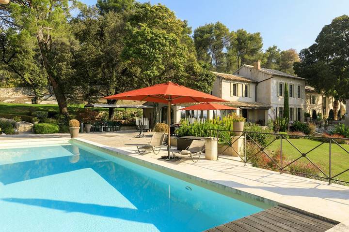 Ferienhaus für 16 Personen, mit Terrasse und Pool sowie Sauna und Ausblick