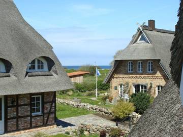 Ferienwohnung für 5 Personen, mit Balkon und Seeblick, kinderfreundlich in Börgerende-Rethwisch