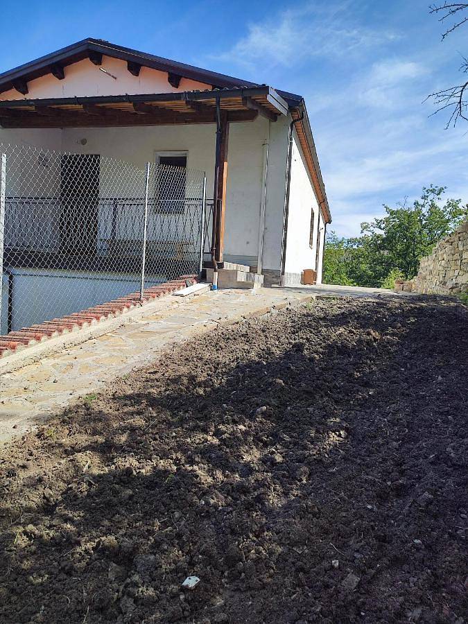 Rustico per 2 persone, con panorama e giardino, con animali domestici in Basilicata