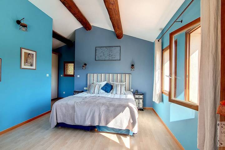 Location de vacances pour 8 personnes, avec jardin et terrasse, animaux acceptés à La Bastide-des-Jourdans - 3