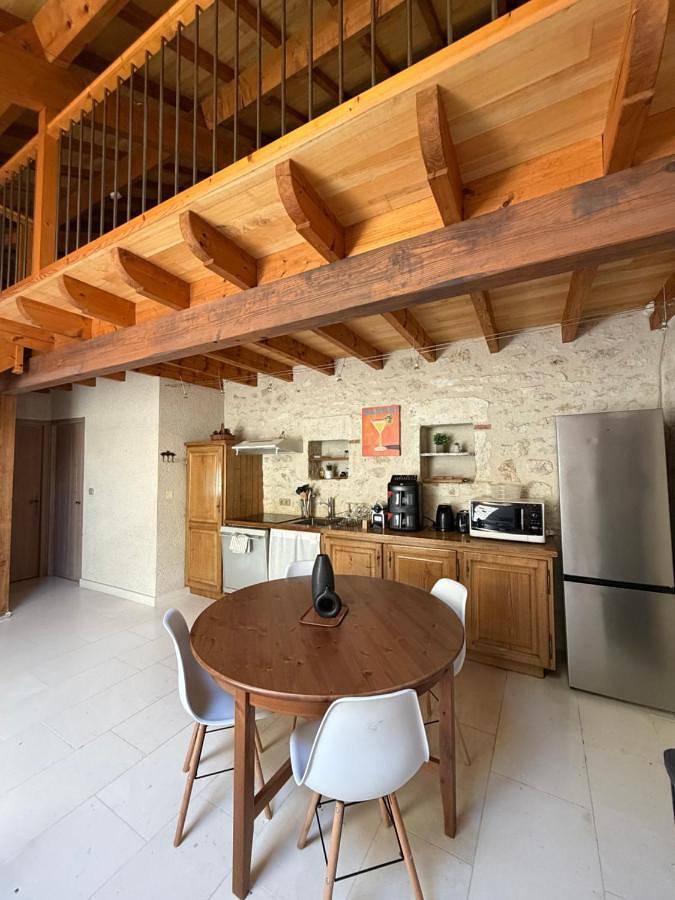 Gîte pour 4 personnes, avec Terrasse ainsi que Jardin et Piscine à Touffailles - 4