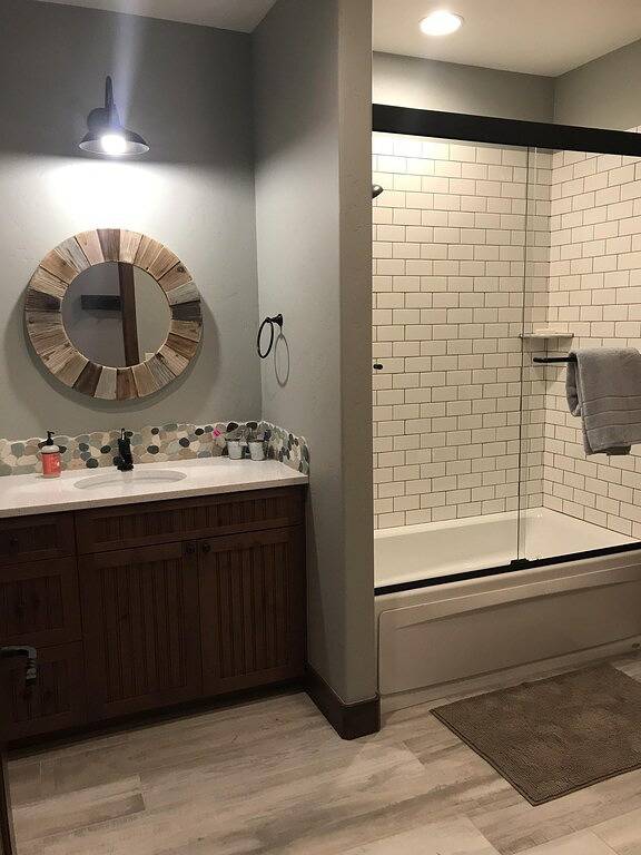 Ganze Wohnung, Luxus Neubau - Eigene Hot Tub mit Blick auf Blue River in Silverthorne, Arapaho and Roosevelt National Forests