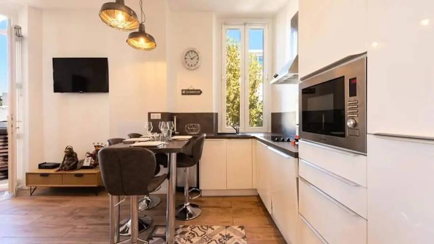 Gîte pour 7 personnes, avec balcon dans Gare De Cannes - 2