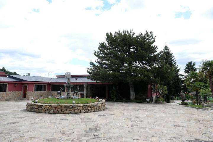Casa rural para 24 personas, con piscina además de jardín y vistas en Miraflores de la Sierra - 4
