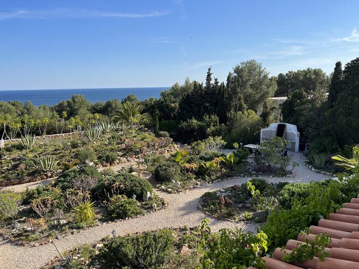 Gîte pour 2 personnes, avec terrasse ainsi que piscine et jardin à Porches - 3
