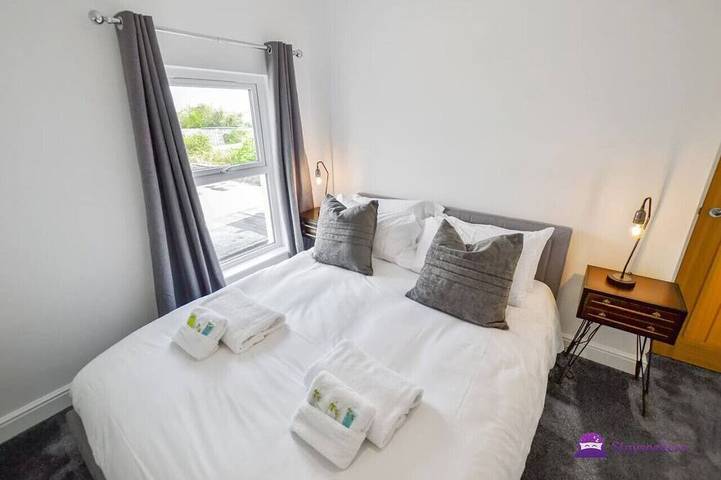 Entire apartment, Thomas 1 bed Apt w/ cathedral views - Stayseekers in Salisbury, Wiltshire