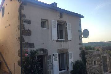 Gîte pour 4 personnes, avec jardin, animaux acceptés à Queaux