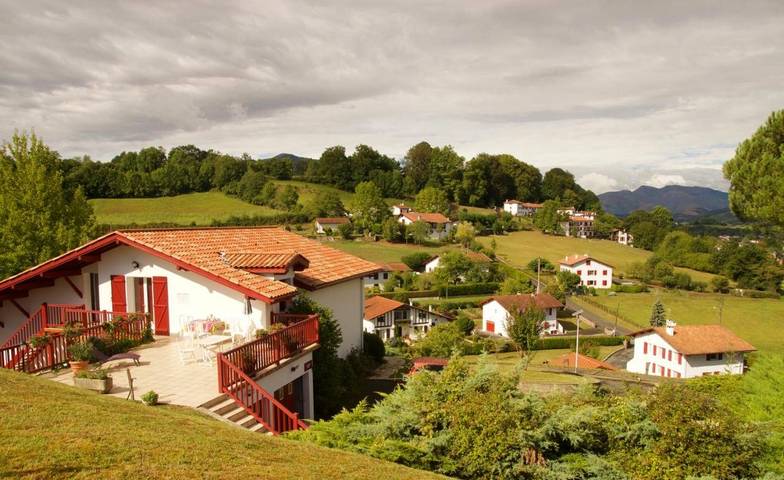 Chambre d’hôte pour 2 personnes, avec vue ainsi que jardin et terrasse à Saint-Jean-Pied-de-Port - 2