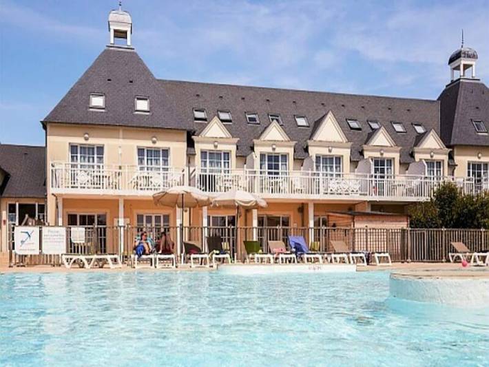 Gîte pour 6 personnes, avec piscine ainsi que terrasse et jardin, adapté aux familles à Port-en-Bessin-Huppain - 2