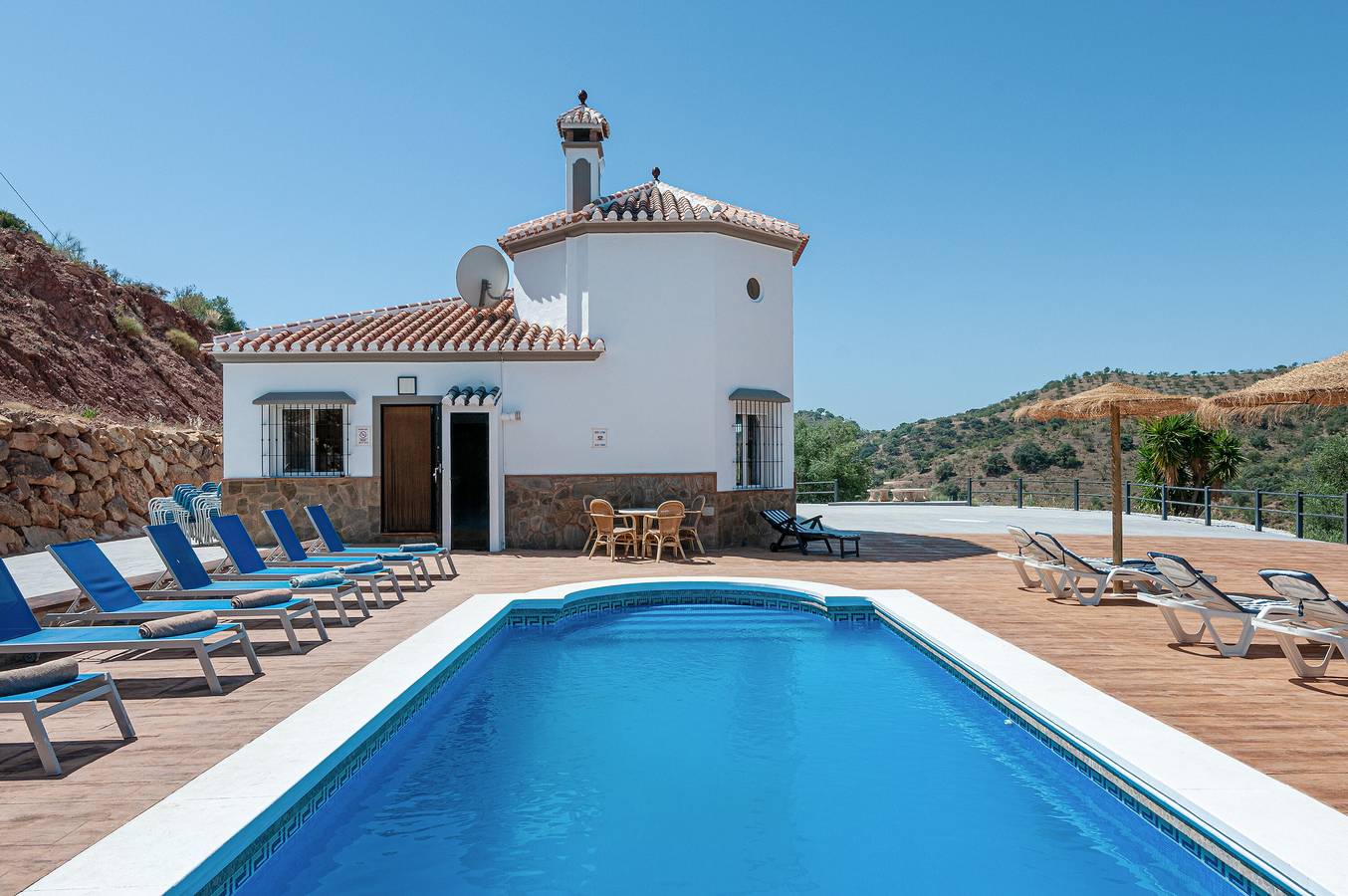Casa de vacaciones "Sunset El Tejar" con vistas a la montaña, piscina privada y Wi-Fi in Almogía, Provincia de Málaga