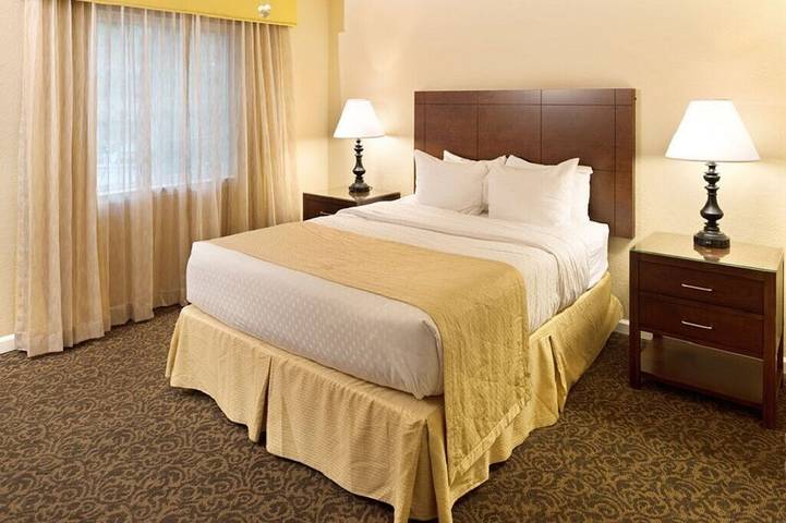 Villa for 12 people, with balcony and pool as well as hot tub in Virginia