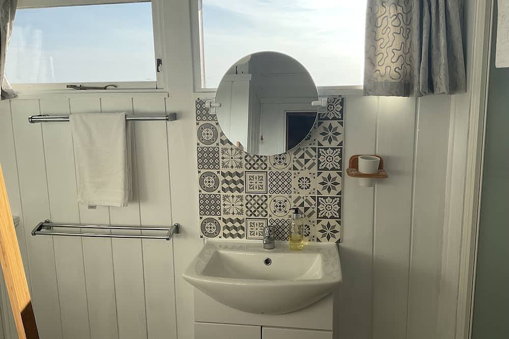Cosy Swiss-Style Wooden Chalet in Aberdovey, Snowdonia with stunning sea views in Aberdovey, Snowdonia