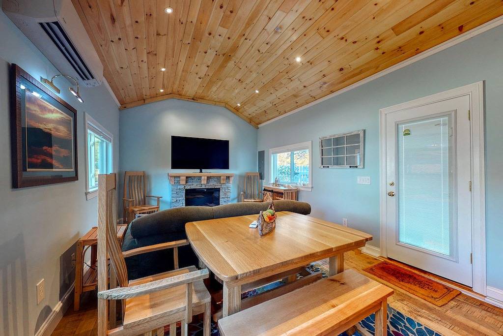 Dog-friendly home with kitchenette - walk to the beach & dining in Ogunquit, York County
