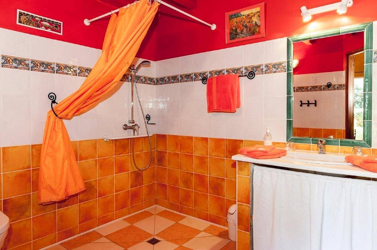 Chambre d’hôte pour 3 personnes avec jardin in Castillon-du-Gard, Région de Nîmes