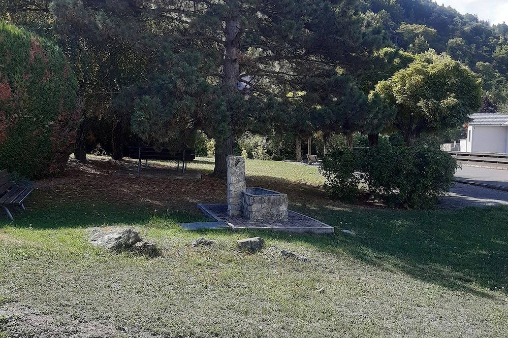 Entire apartment, T2 between lake and mountains in Savines-le-Lac, Écrins National Park