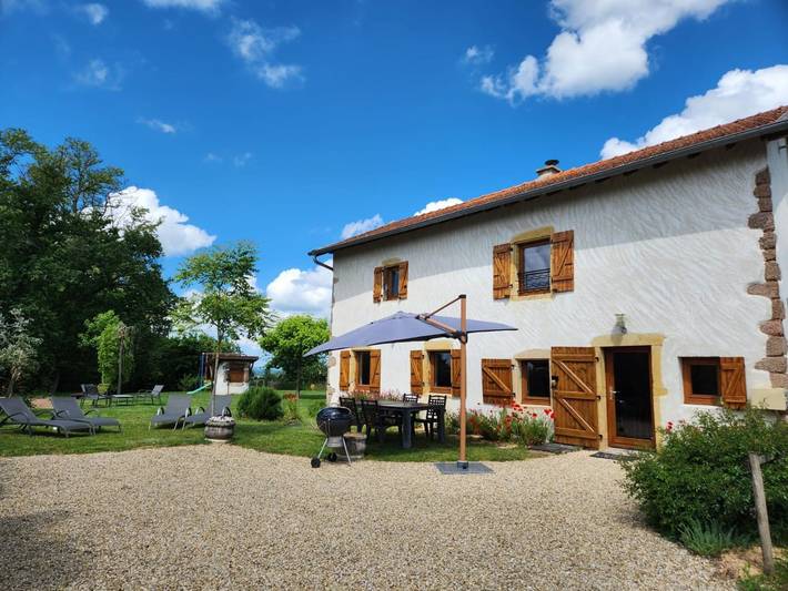Gîte pour 4 personnes, avec jardin et terrasse à Tancon