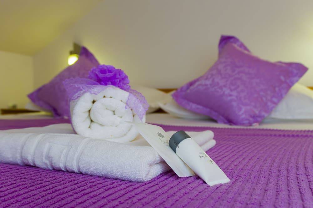 Ganze Wohnung, 1-Zimmer-Ferienwohnung mit Balkon und Meerblick Vis (A-2428-c) in Vis Stadt, Vis