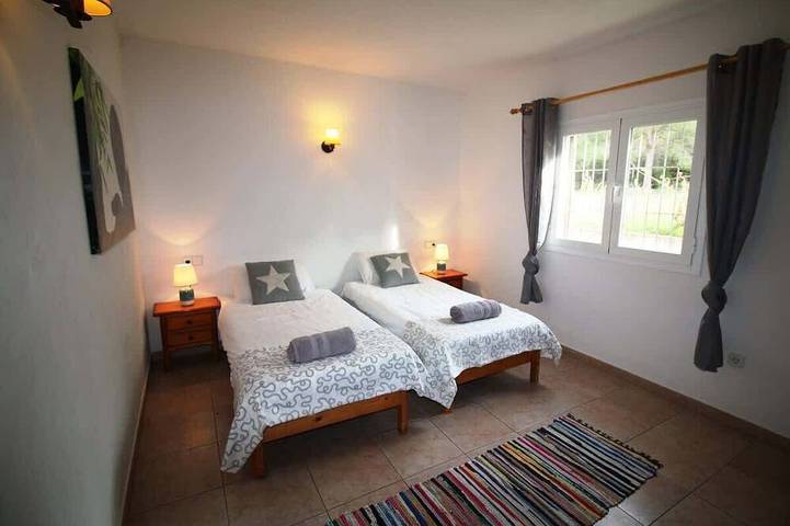 Villa Susan Ibiza - Drei Schlafzimmer Villa, Schläft 6 in Bella Vista (Ibiza), Sant Antoni de Portmany
