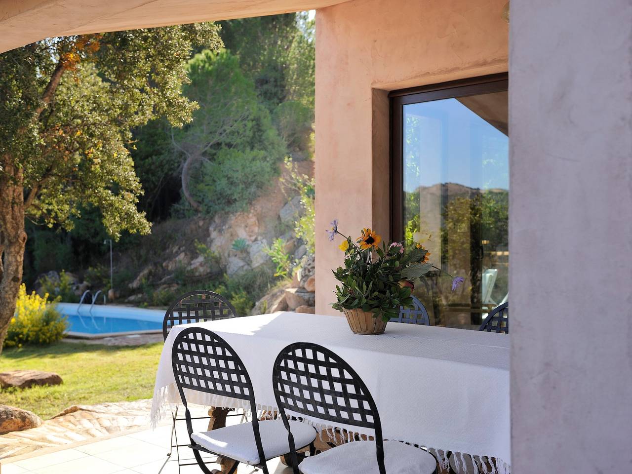 Villa Le Rocce Fiorite – Élégante villa avec piscine et vue mer à Is Molas Medau in Région de Pula, Province de Cagliari