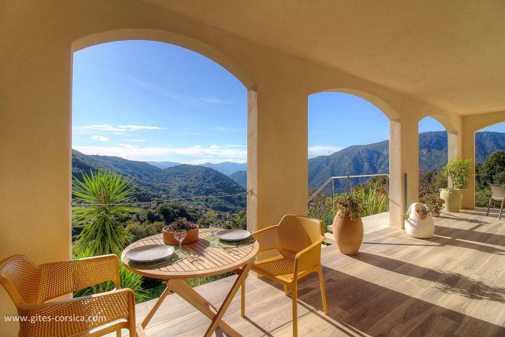 Gîte pour 2 personnes, avec Terrasse ainsi que Jardin et Vue à Sainte-Lucie-de-Tallano
