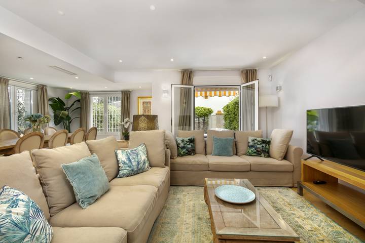 Loft voor 8 personen, with tuin and whirlpool as well as balkon in Marbella