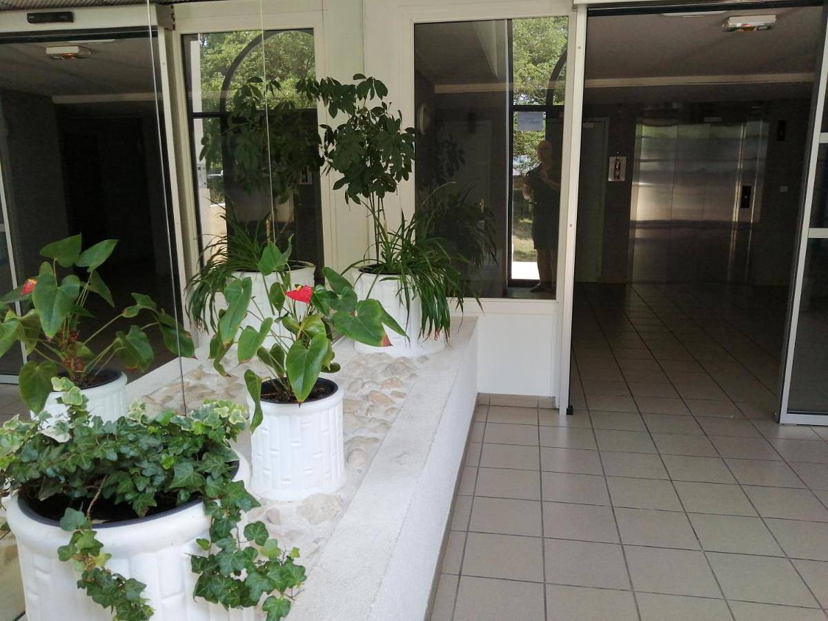 Double Room with Private Bathroom in Rochefort, Région de Rochefort
