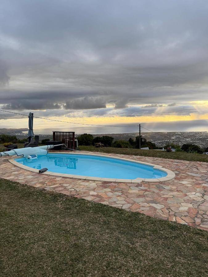 Appartement de vacances pour 5 personnes, avec bassin pour enfant et jardin ainsi que piscine et vue